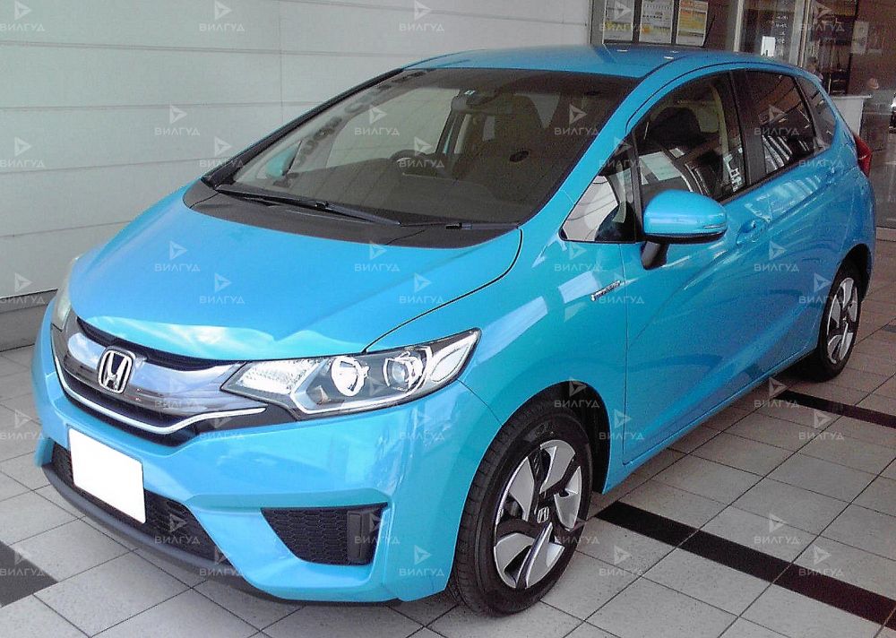 Диагностика бензинового двигателя Honda Fit в Красноярске