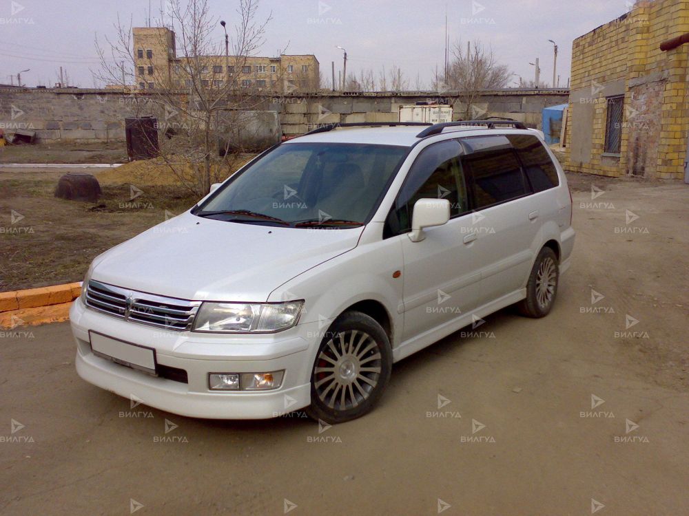 Замена водяного насоса Mitsubishi Chariot в Красноярске