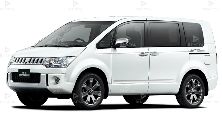 Замена задних пружин Mitsubishi Delica в Красноярске